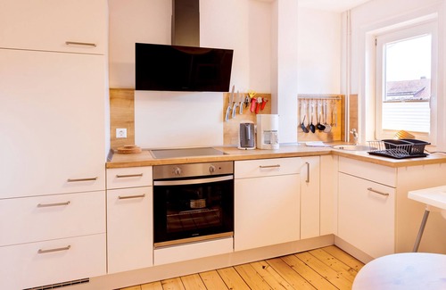 Bad Sachsa Apartamento | Apartamento moderno en una casa con entramado de madera en el centro de la ciudad.