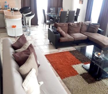 Grand Gaube Apartamento | Modern Apartment in Melville, Pool View, 120 m²