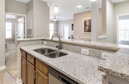 Mint Hill Apartamento | Modern Apartment in Prime Location (ID8243X3)