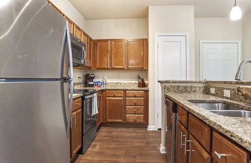Mint Hill Apartamento | Modern Apartment in Prime Location (ID8995X37)