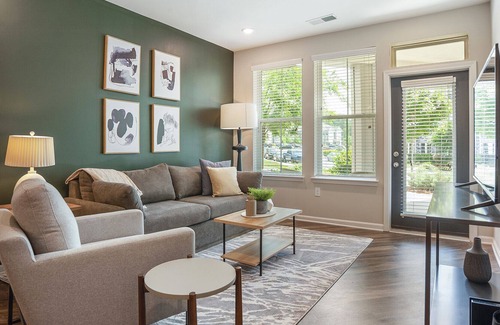 Bowling Green Apartamento | Modern Apartment in Prime Location (ID3310X96)