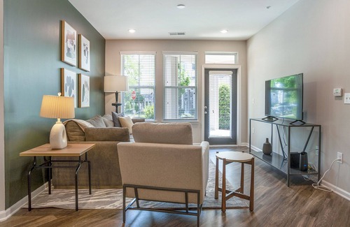 Bowling Green Apartamento | Modern Apartment in Prime Location (ID3310X96)