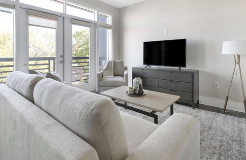 NoDa Apartamento | Modern Apartment in Prime Location (ID9667X61)