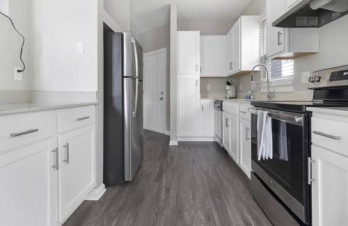 Charlotte Apartamento | Modern Apartment in Prime Location (ID1380X186)