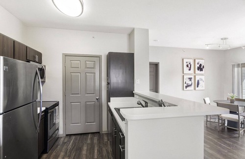 Lafayette Apartamento | Modern Apartment in Prime Location (ID8391X41)