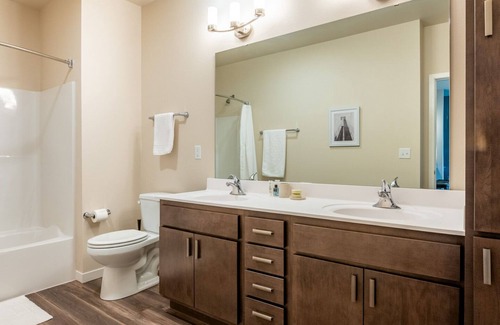 Brown Deer Apartamento | Modern Apartment in Prime Location (ID9985X43)
