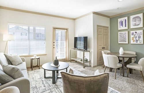 Richmond Apartamento | Modern Apartment in Prime Location (ID1181X404)