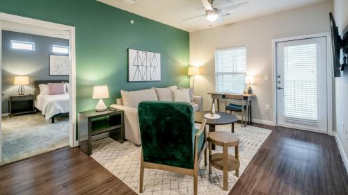 San Antonio Apartamento | Modern Apartment in Prime Location ID5643X32