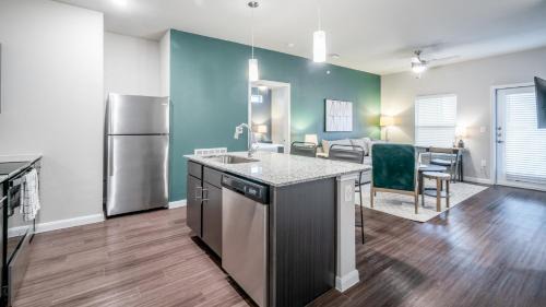 San Antonio Apartamento | Modern Apartment in Prime Location ID5643X32