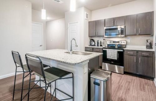 San Antonio Apartamento | Modern Apartment in Prime Location ID5643X32