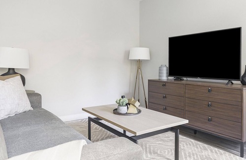 Pleasant Valley Apartamento | Modern Apartment in Prime Location (ID5126X43)