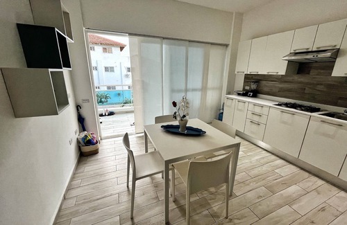 Los Melones Apartamento | Modern apartment in private residence with pool