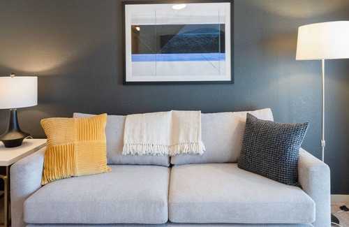 Shannon Apartamento | Modern Apartment in Prime Location (ID2727X65)