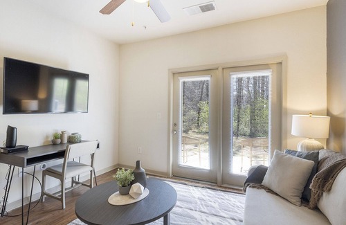 Shannon Apartamento | Modern Apartment in Prime Location (ID3558X97)