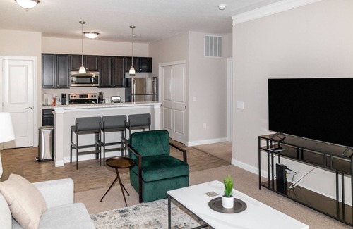 Lewis Center Apartamento | Modern Apartment in Prime Location (ID5458)