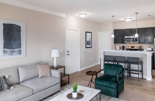 Lewis Center Apartamento | Modern Apartment in Prime Location (ID5458)