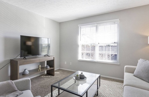 Lewis Center Apartamento | Modern Apartment in Prime Location (ID9303X46)