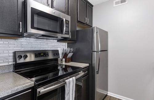 Lewis Center Apartamento | Modern Apartment in Prime Location (ID9303X46)