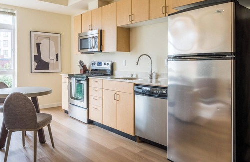 Everett Apartamento | Modern Apartment in Prime Location (ID1208X070)
