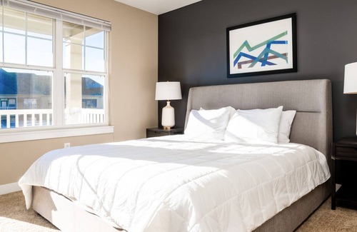 Fishers Apartamento | Modern Apartment in Prime Location (ID8453X29)