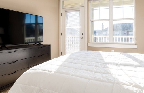 Fishers Apartamento | Modern Apartment in Prime Location (ID8453X29)