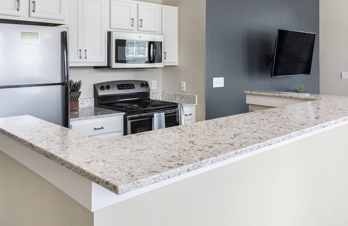 Fishers Apartamento | Modern Apartment in Prime Location (ID9437X39)