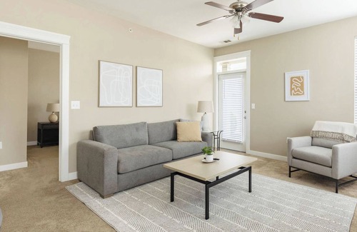 Fishers Apartamento | Modern Apartment in Prime Location (ID1381X280)