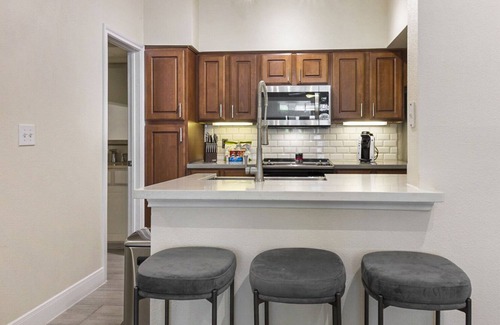 Energy Corridor Apartamento | Modern Apartment in Prime Location (ID6447X41)