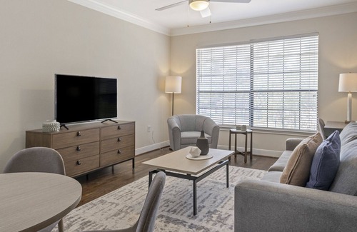 Energy Corridor Apartamento | Modern Apartment in Prime Location (ID2680X65)