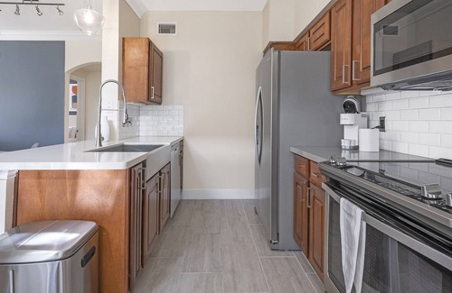 Energy Corridor Apartamento | Modern Apartment in Prime Location (ID2680X65)