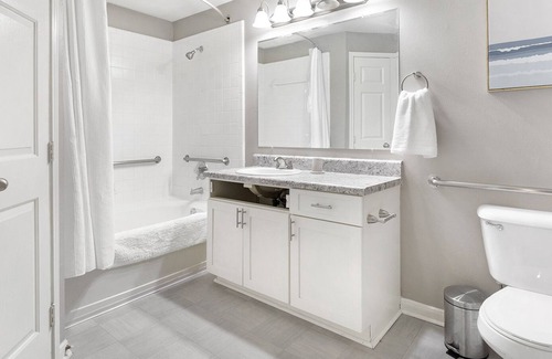 Southwind Apartamento | Modern Apartment in Prime Location (ID7904X41)