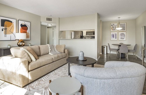 Cordova Apartamento | Modern Apartment in Prime Location (ID2764X48)