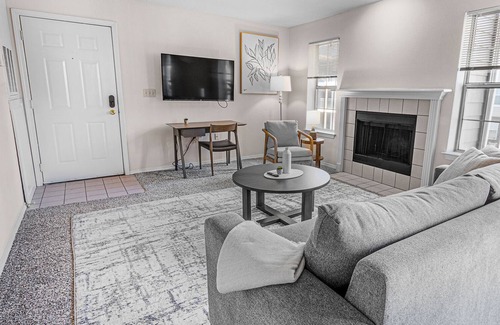 Greenwich Apartamento | Modern Apartment in Prime Location (ID6372X76)
