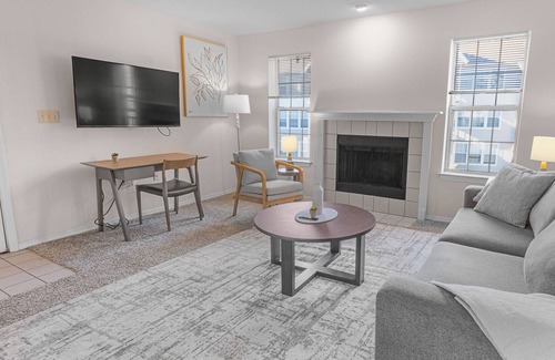 Greenwich Apartamento | Modern Apartment in Prime Location (ID6372X76)