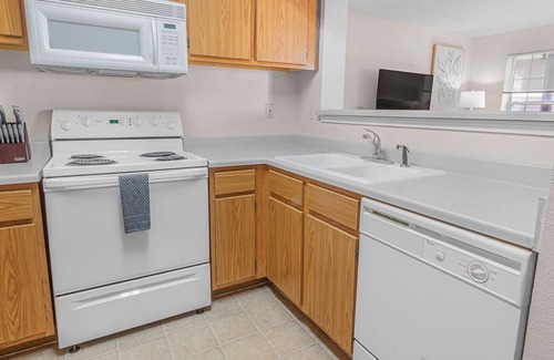 Greenwich Apartamento | Modern Apartment in Prime Location (ID6372X76)