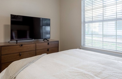 Sweetbriar Apartamento | Modern Apartment in Prime Location (ID7659X35)