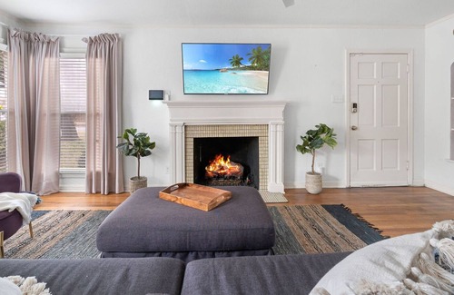 Oak Cliff Apartamento | Modern Apartment in Prime Location (ID1204X623)