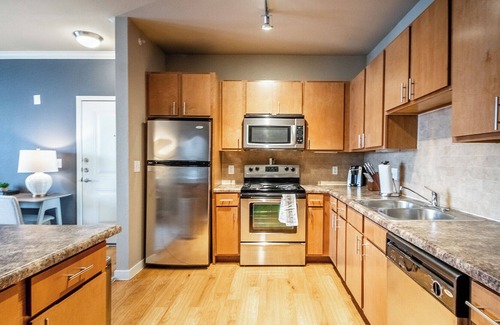 Bixby Apartamento | Modern Apartment in Prime Location (ID8202X55)