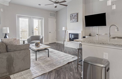 Cary Apartamento | Modern Apartment in Prime Location (ID6633X16)