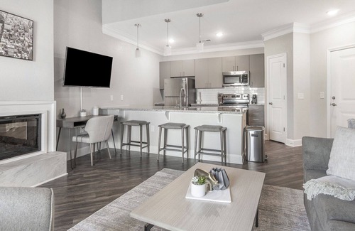 Cary Apartamento | Modern Apartment in Prime Location (ID6633X16)