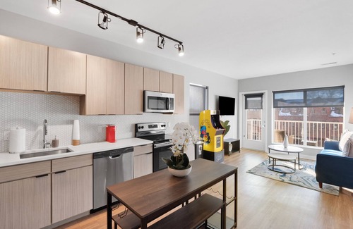 Compton Heights Apartamento | Modern Apartment in St. Louis! Pool! Free Parking! Gym!