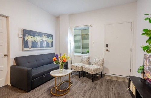 Southwest Apartamento | Modern Apartment in the Heart of Griffintown