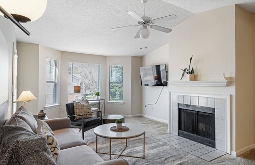 Hoover Apartamento | Modern Apartment in Prime Location (ID8312)