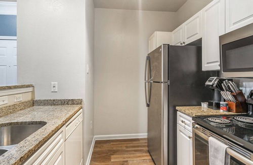 Greenbrier East Apartamento | Modern Apartment in Prime Location (ID1169X399)