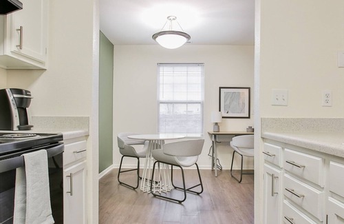 Fort Wayne Apartamento | Modern Apartment in Prime Location (ID8475X16)