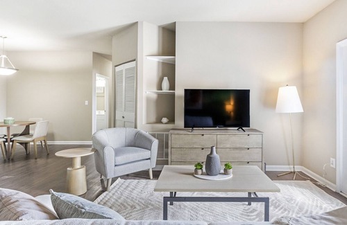 Fort Wayne Apartamento | Modern Apartment in Prime Location (ID8693X2)