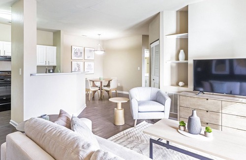 Fort Wayne Apartamento | Modern Apartment in Prime Location (ID8693X2)
