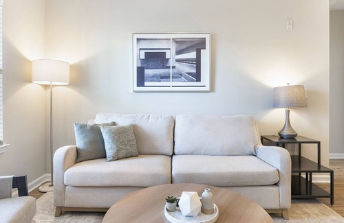 Ladson Apartamento | Modern Apartment in Prime Location (ID9391X76)