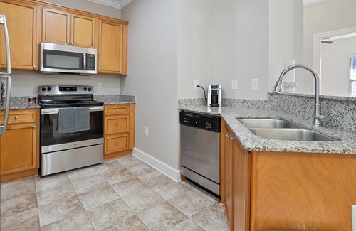 Greensboro Apartamento | Modern Apartment in Prime Location (ID7976X37)