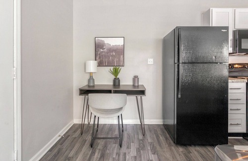 Greensboro Apartamento | Modern Apartment in Prime Location (ID1196X364)